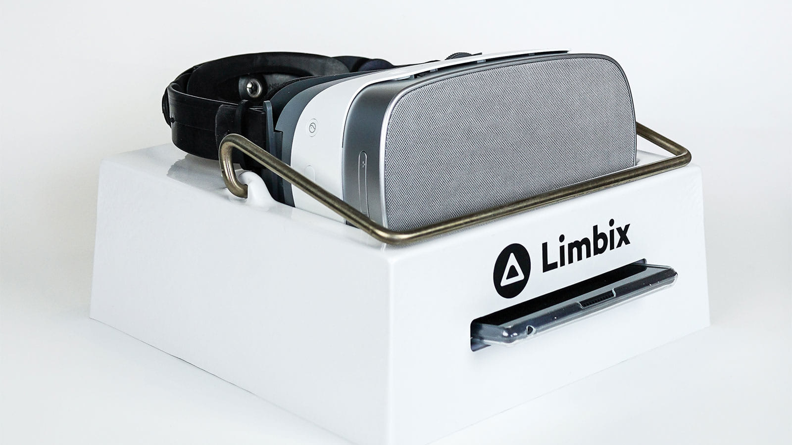 VRキットとデジタル治療アプリで患者を助けるLimbix